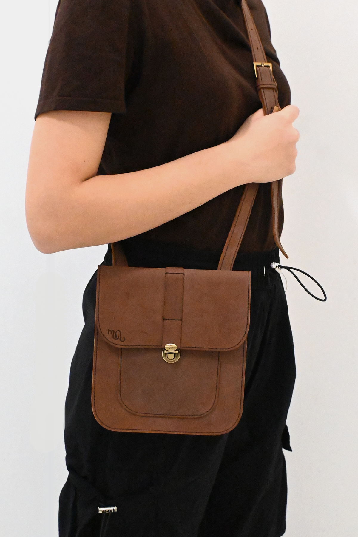 Leather crossbody clutch sales