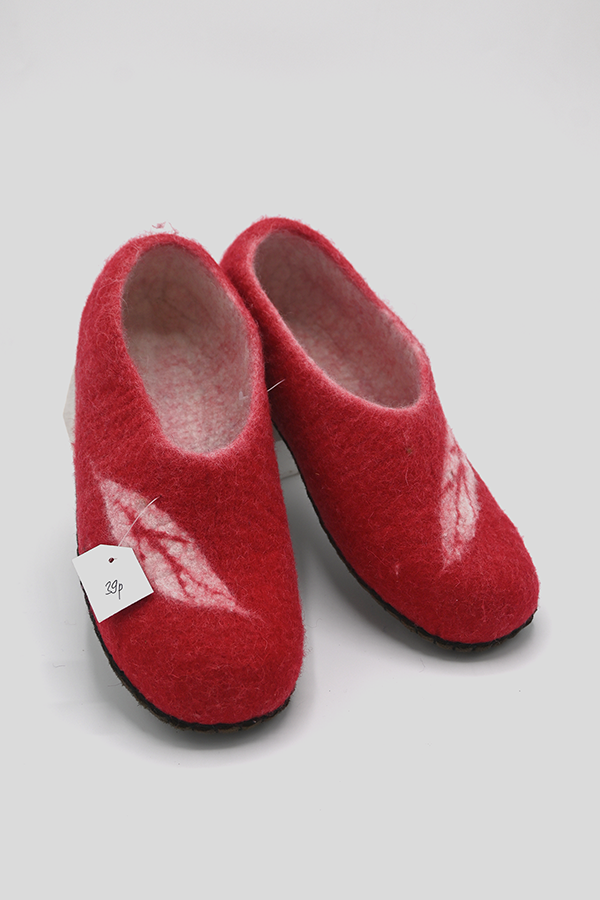 Leaf Design Felt Wool Closed Back Slippers