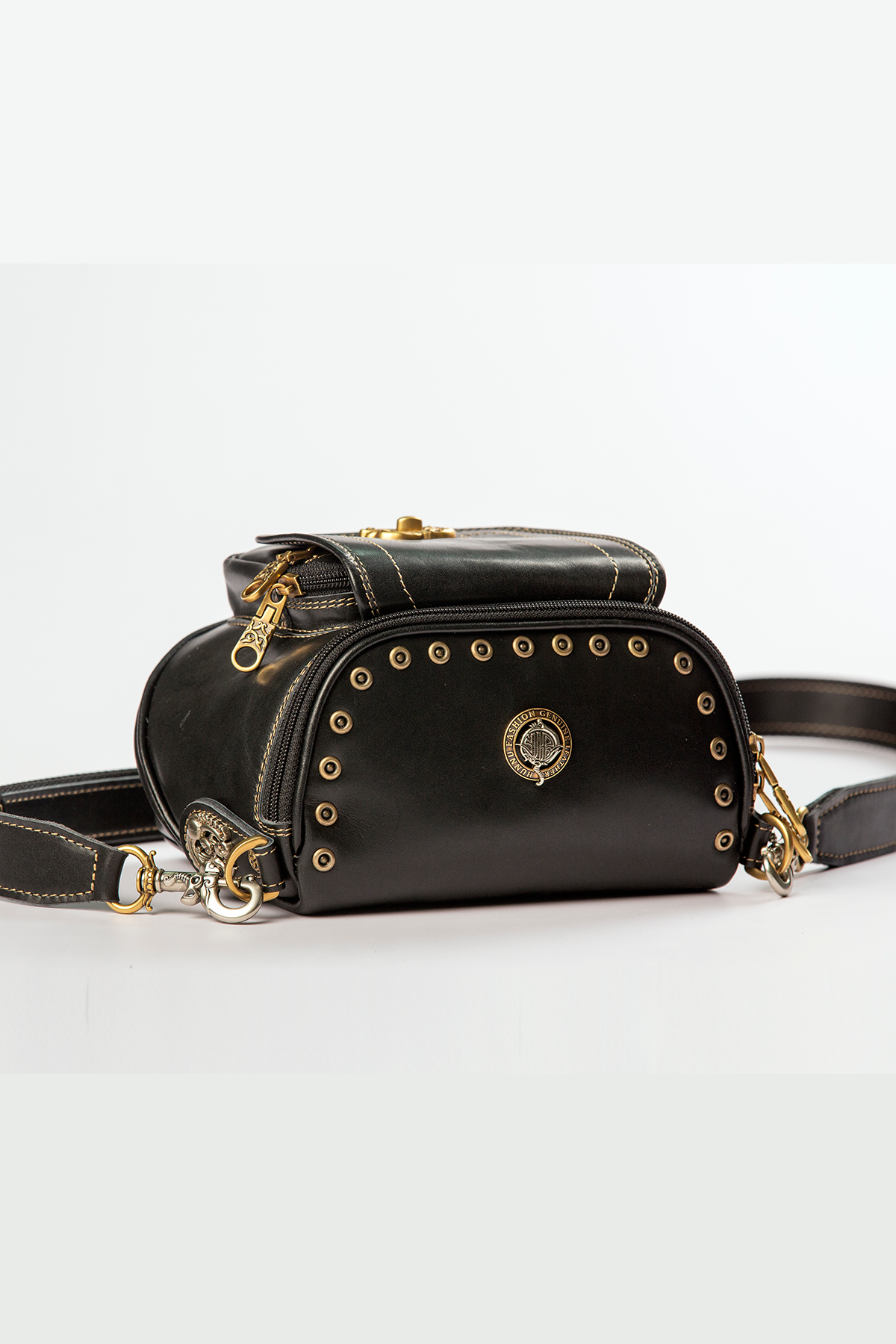 Pouch top bag leather